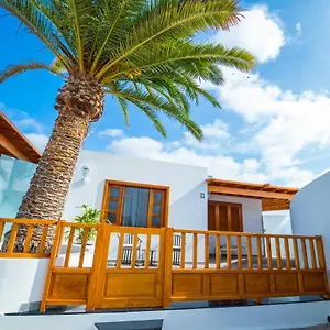luxury-villas-tahiche-anjomacar.in-canary-islands.com/